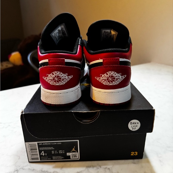 Jordan 1 bred low 4Y - Picture 3 of 6
